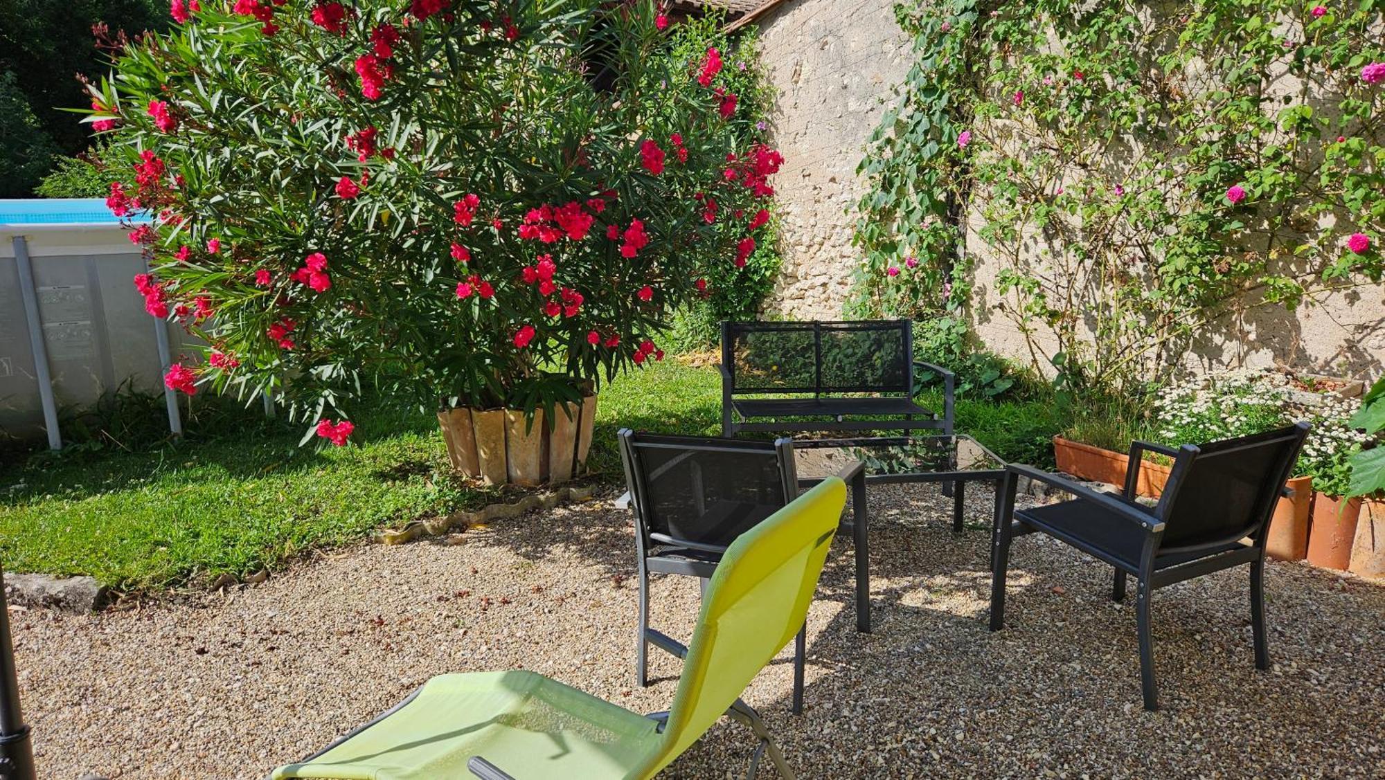 Chambres Et Gites Les Deux Chenes Pres De Bergerac Le Fleix Exterior photo